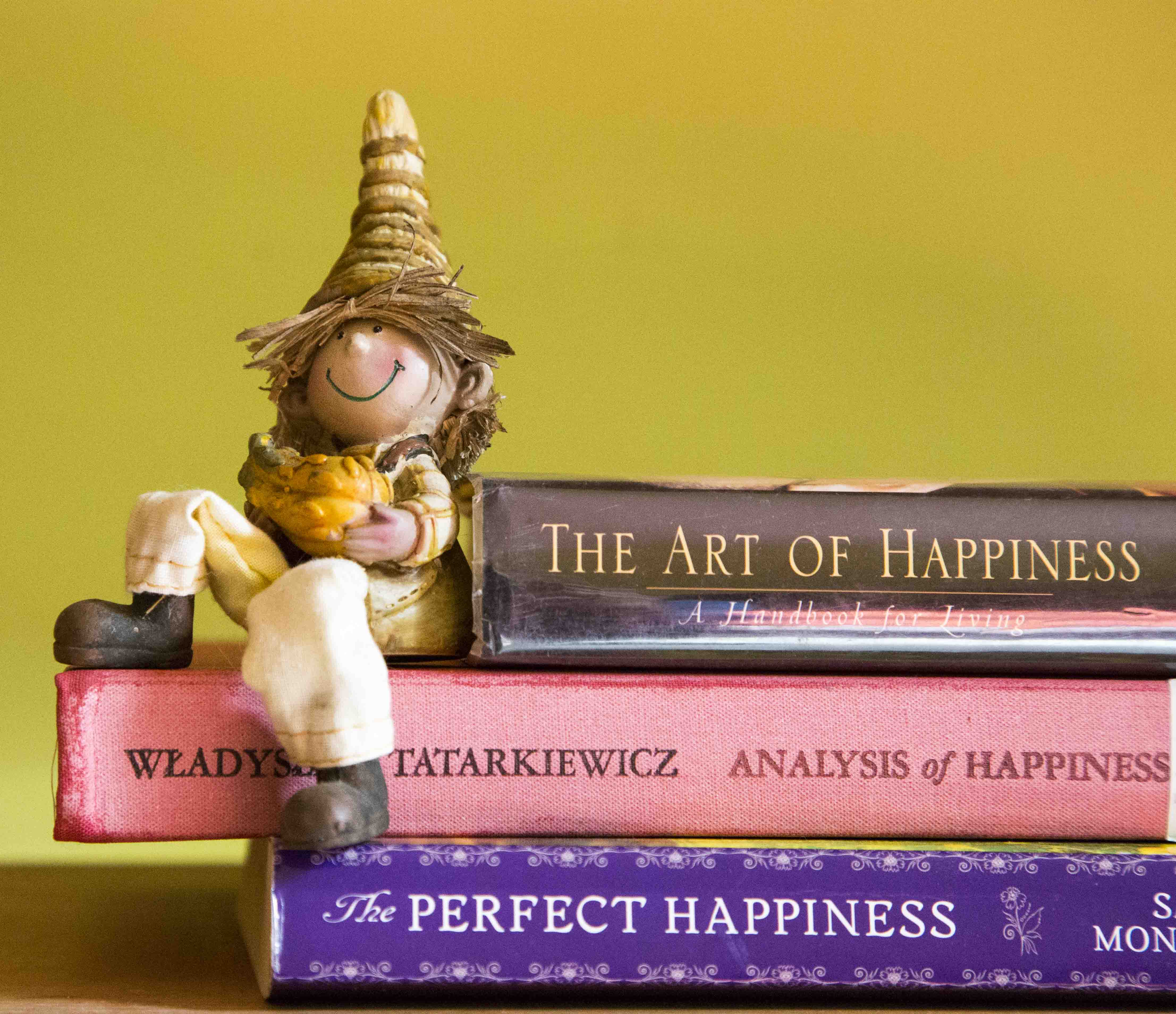 Smily with books on happiness